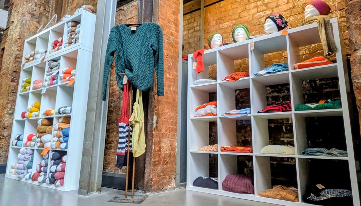 Rebecca Designs live erleben: Modellstücke anfassen, fühlen und direkt im ggh Wolle Store kaufen! - ggh Wolle